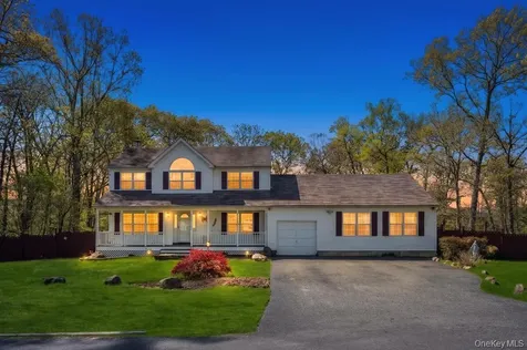 32 Prince Road Rocky Point NY 11778