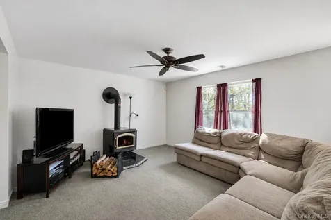 32 Prince Road Rocky Point NY 11778