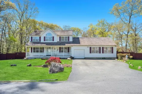 32 Prince Road Rocky Point NY 11778