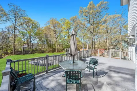 32 Prince Road Rocky Point NY 11778