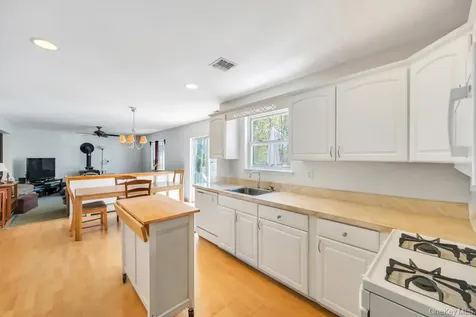 32 Prince Road Rocky Point NY 11778