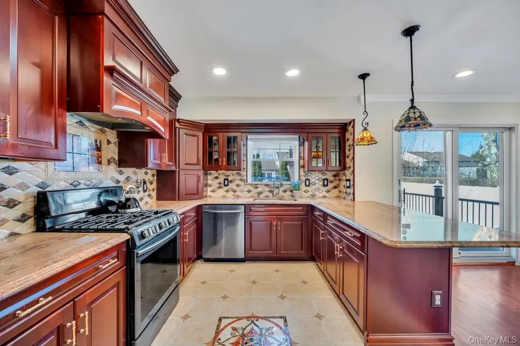 16 Phipps Lane Plainview NY 11803
