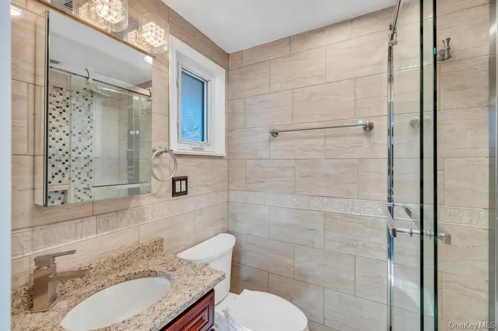 16 Phipps Lane Plainview NY 11803