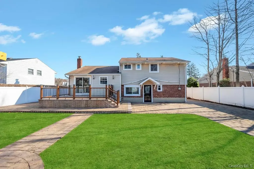 16 Phipps Lane Plainview NY 11803