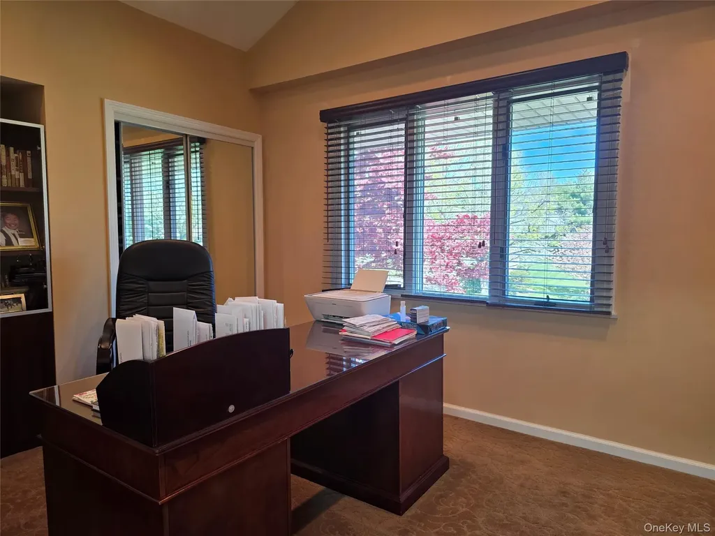 78 Woods Drive Roslyn NY 11576