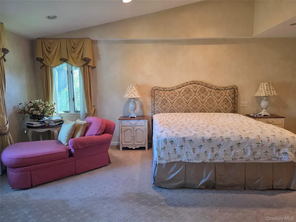 78 Woods Drive Roslyn NY 11576