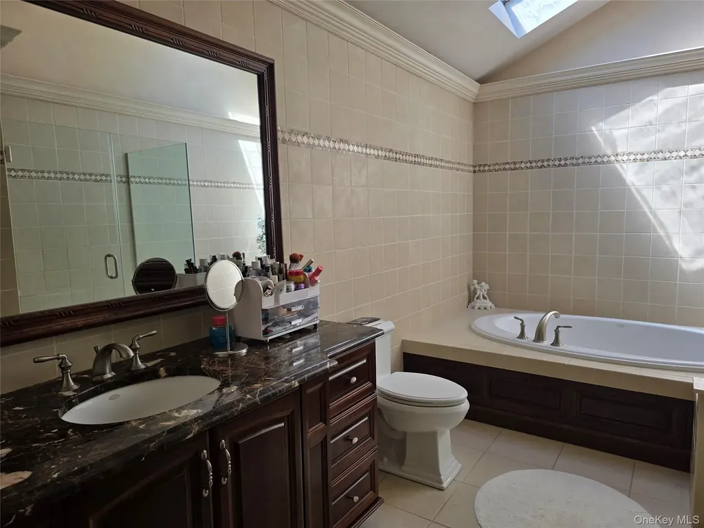 78 Woods Drive Roslyn NY 11576