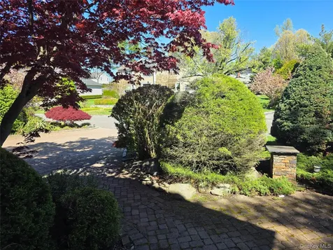 78 Woods Drive East Hills NY 11576