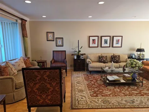 78 Woods Drive East Hills NY 11576