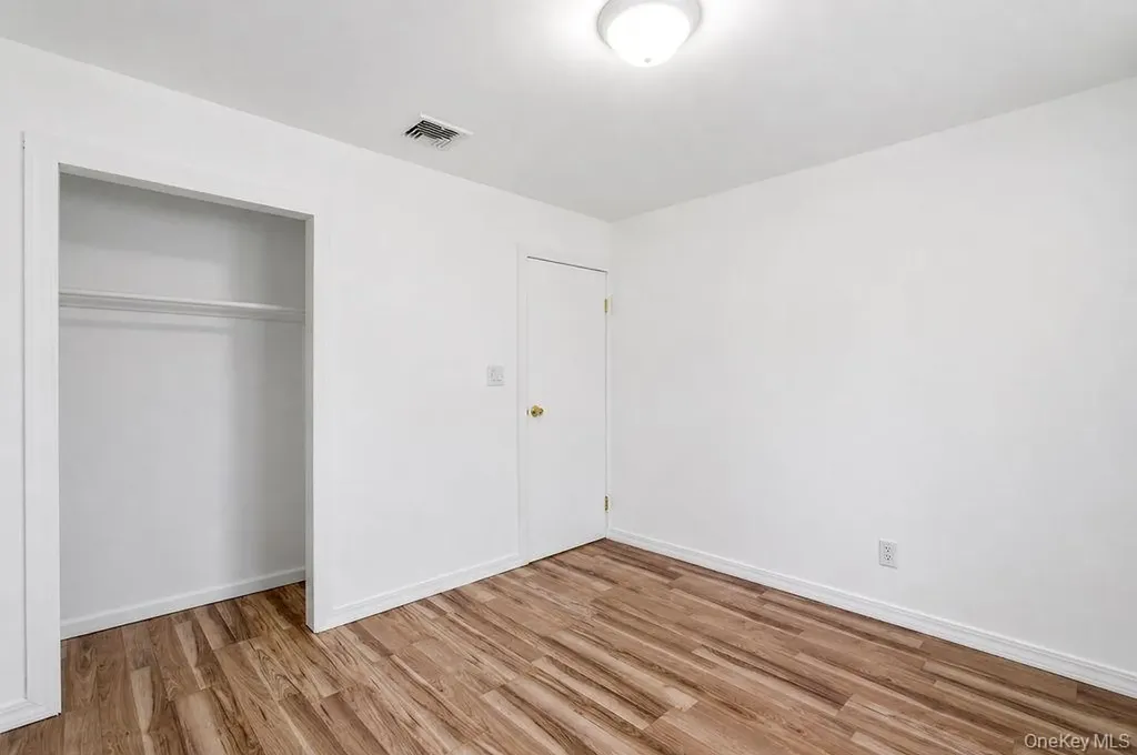 27 Jane Drive North Babylon NY 11703