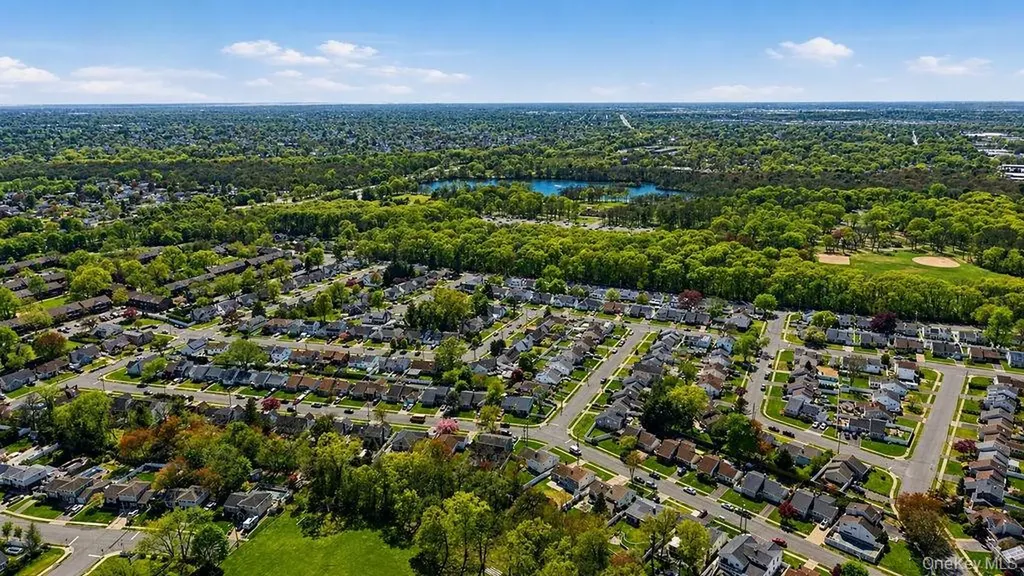 27 Jane Drive North Babylon NY 11703