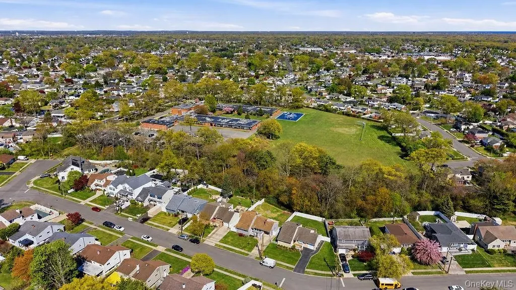 27 Jane Drive North Babylon NY 11703