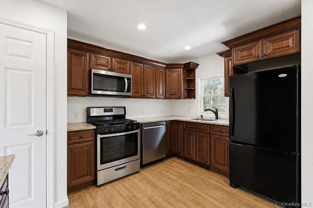 27 Jane Drive North Babylon NY 11703