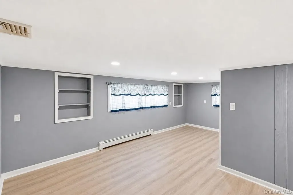 27 Jane Drive North Babylon NY 11703