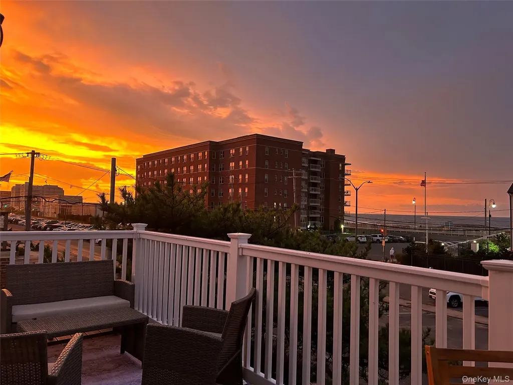 611 W Broadway Long Beach NY 11561