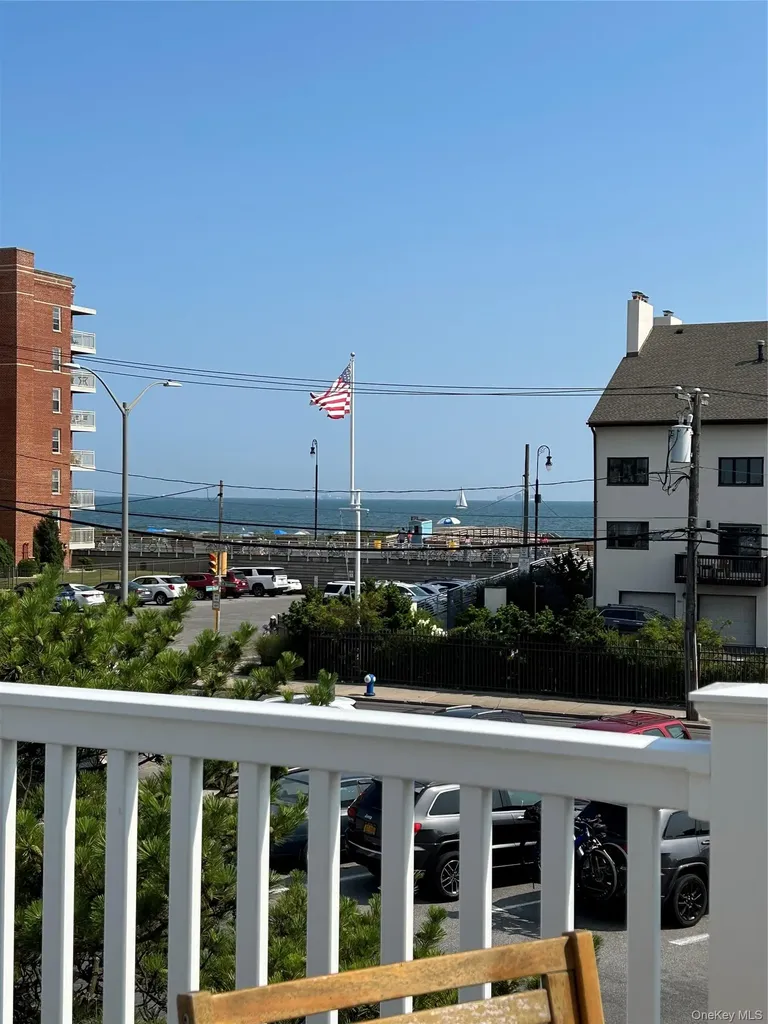 611 W Broadway Long Beach NY 11561