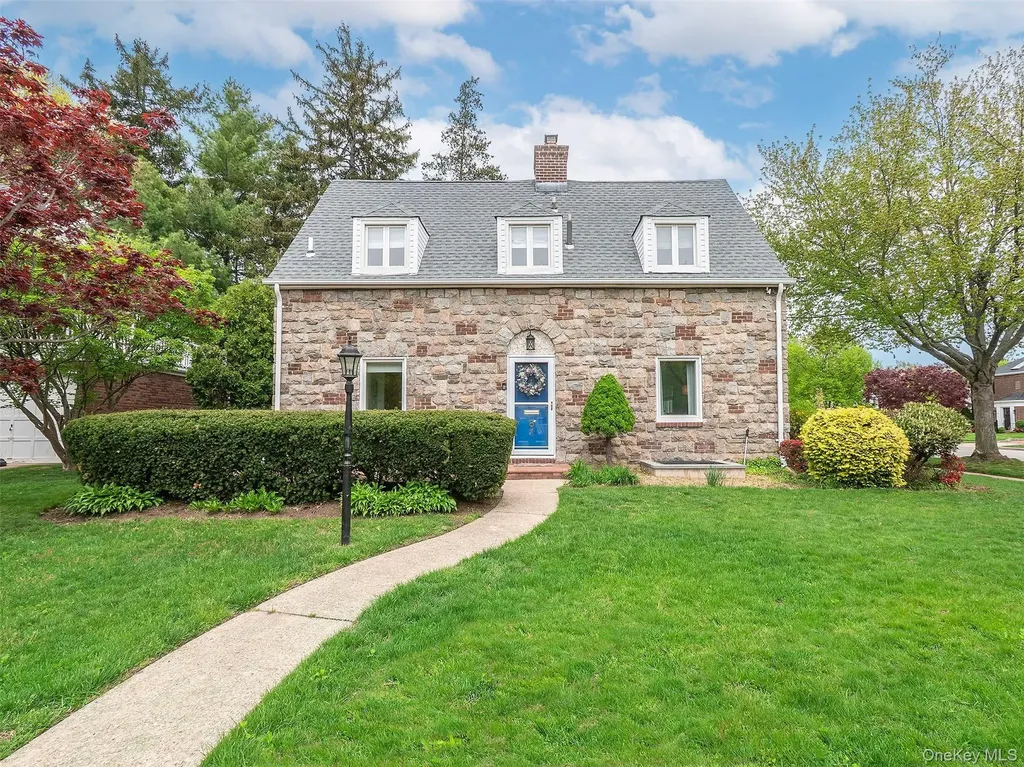 81 Huntington Road Garden City NY 11530