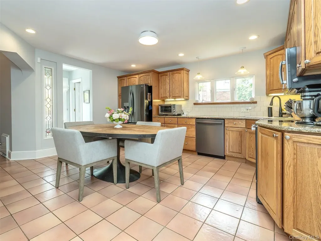 81 Huntington Road Garden City NY 11530