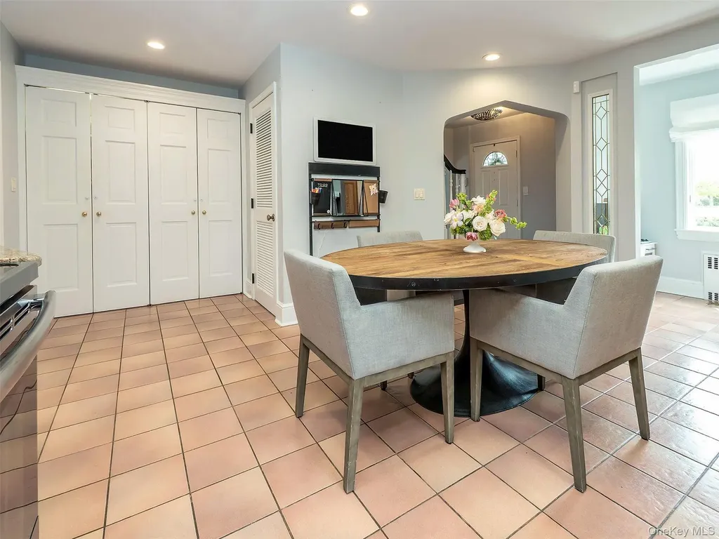 81 Huntington Road Garden City NY 11530