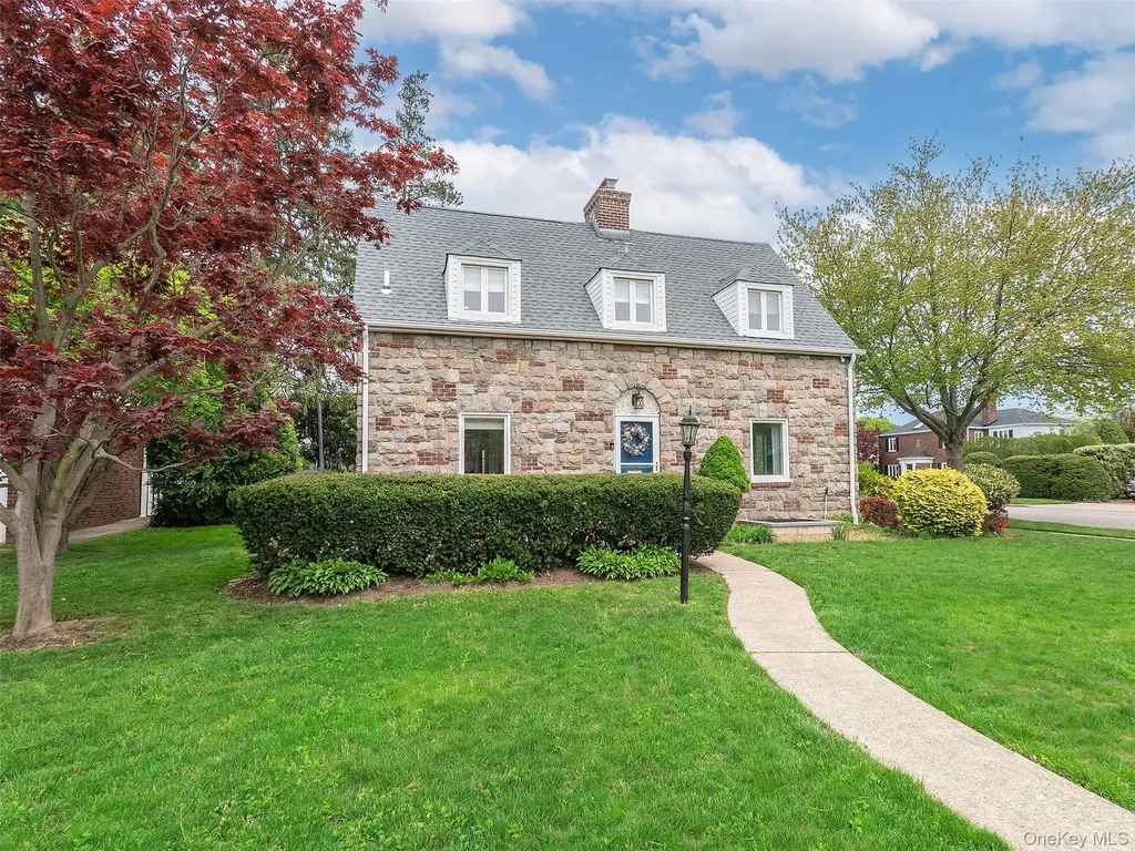 81 Huntington Road Garden City NY 11530