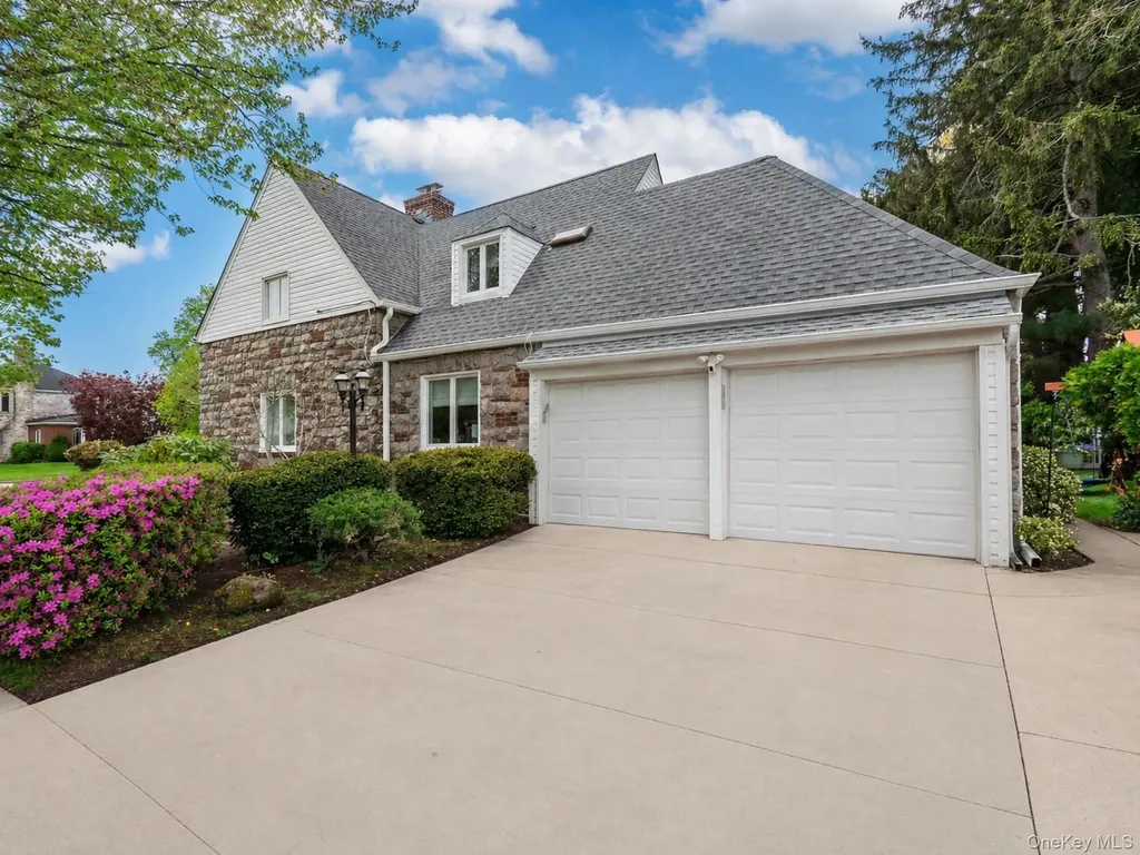 81 Huntington Road Garden City NY 11530