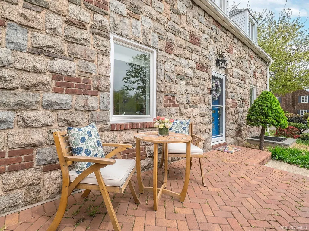 81 Huntington Road Garden City NY 11530