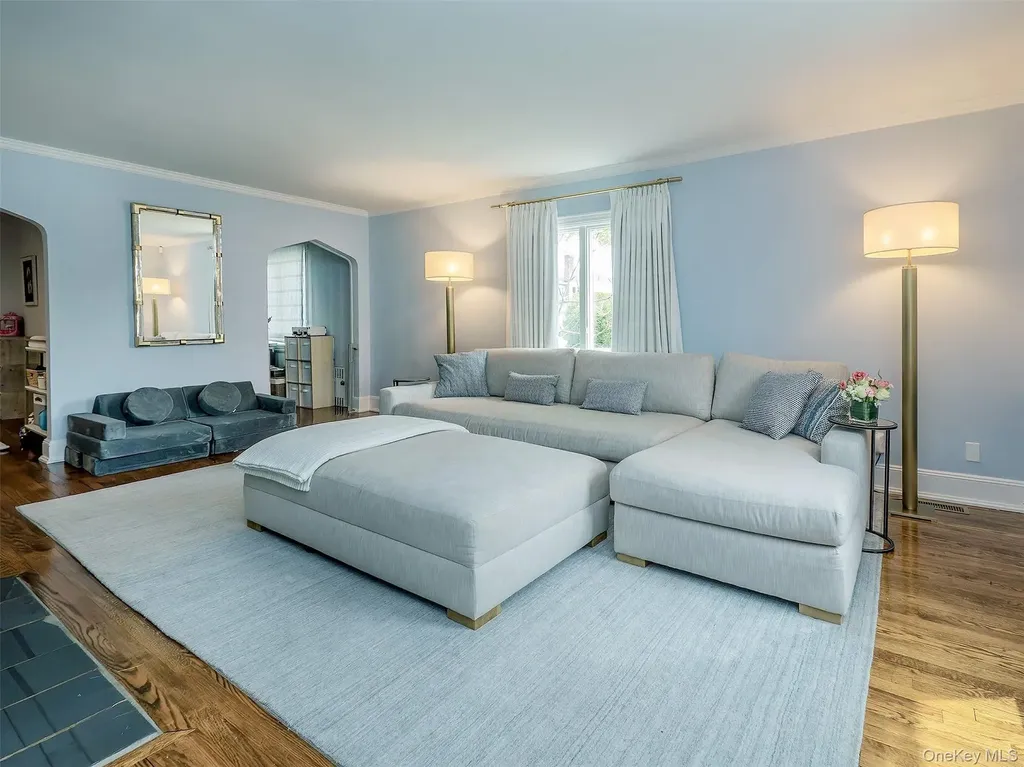 81 Huntington Road Garden City NY 11530