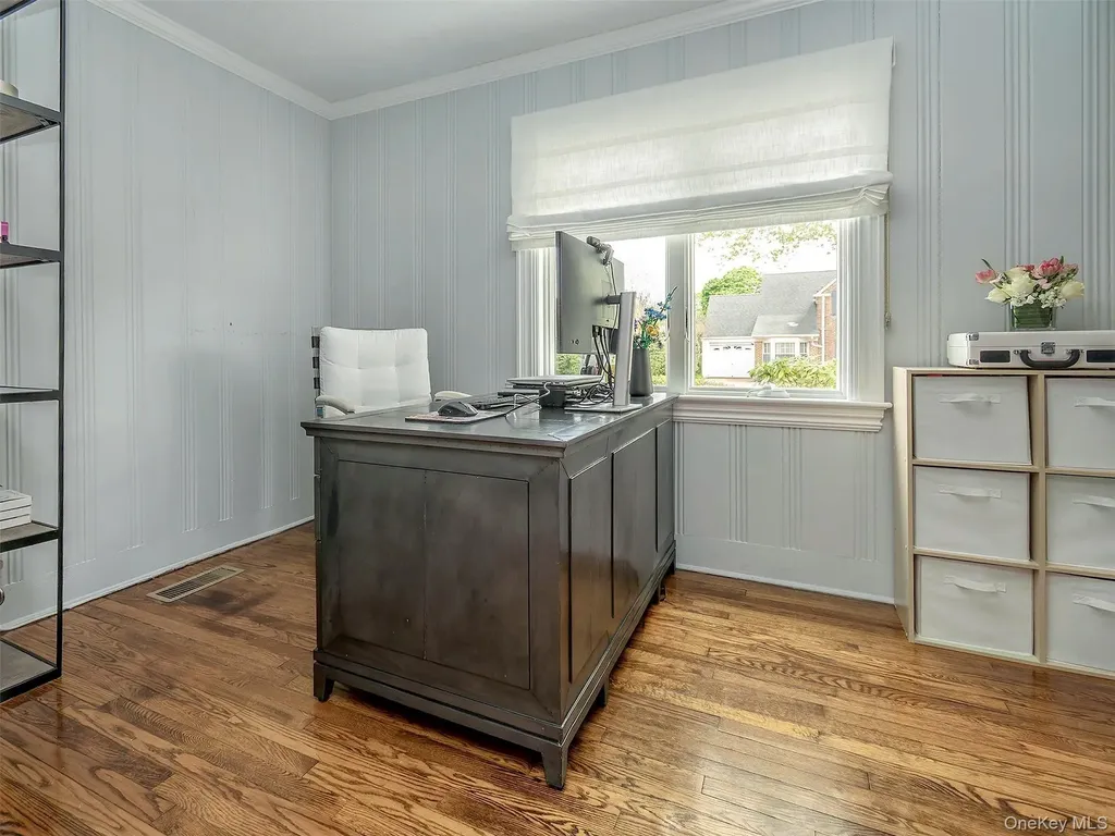 81 Huntington Road Garden City NY 11530