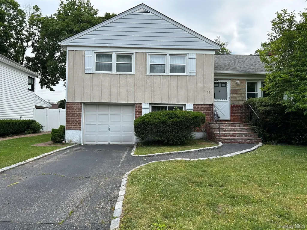 33 Ava Drive Syosset NY 11791