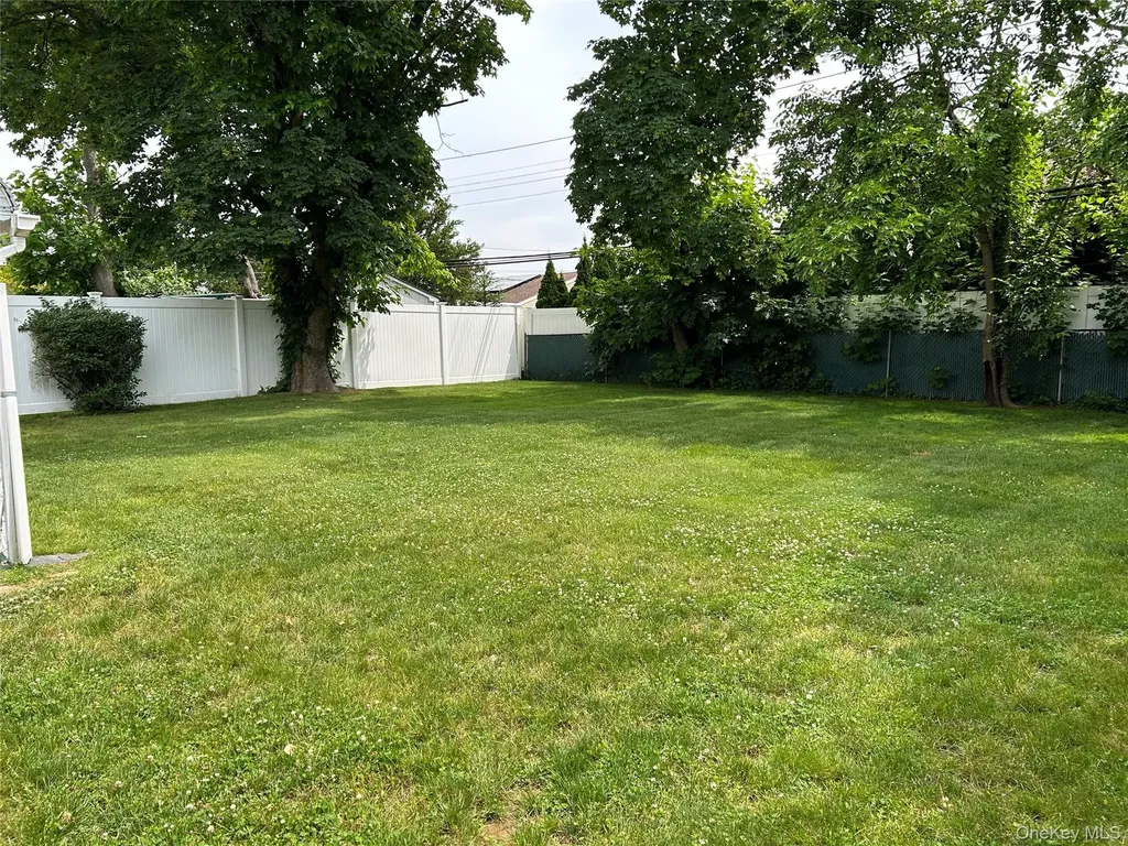 33 Ava Drive Syosset NY 11791