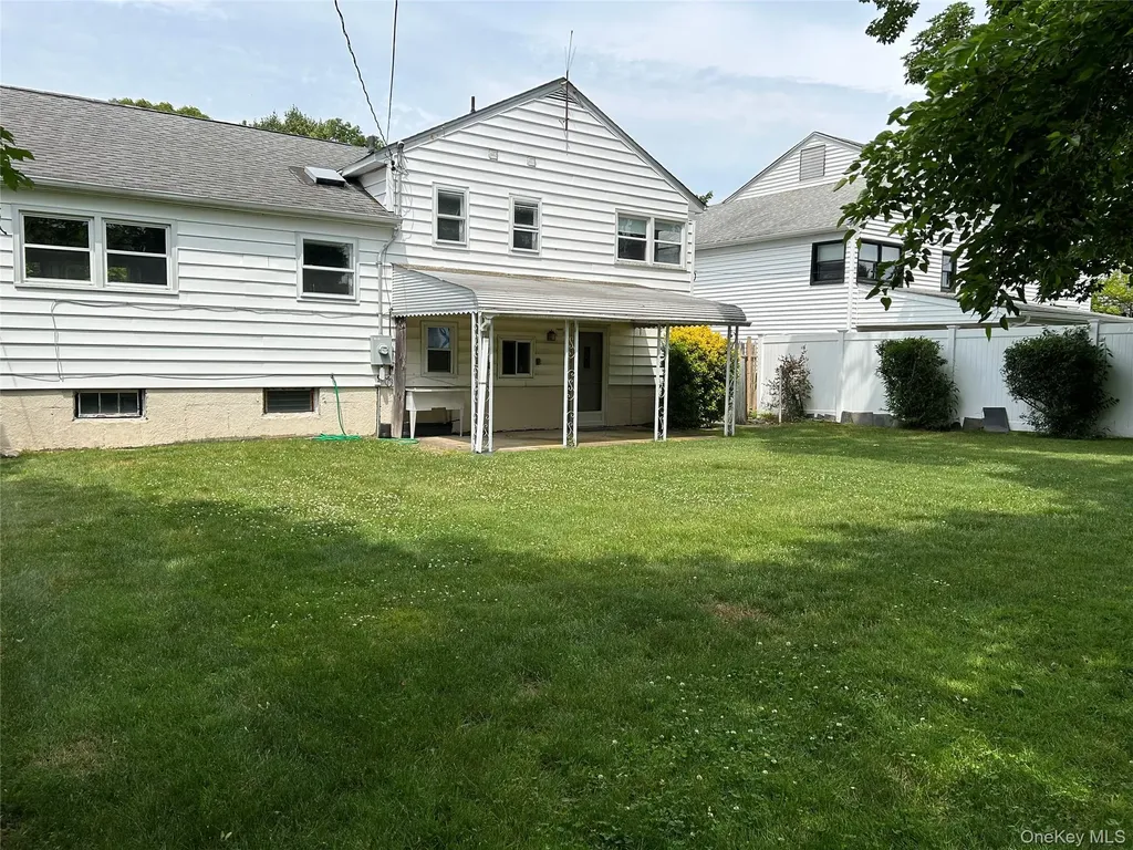 33 Ava Drive Syosset NY 11791