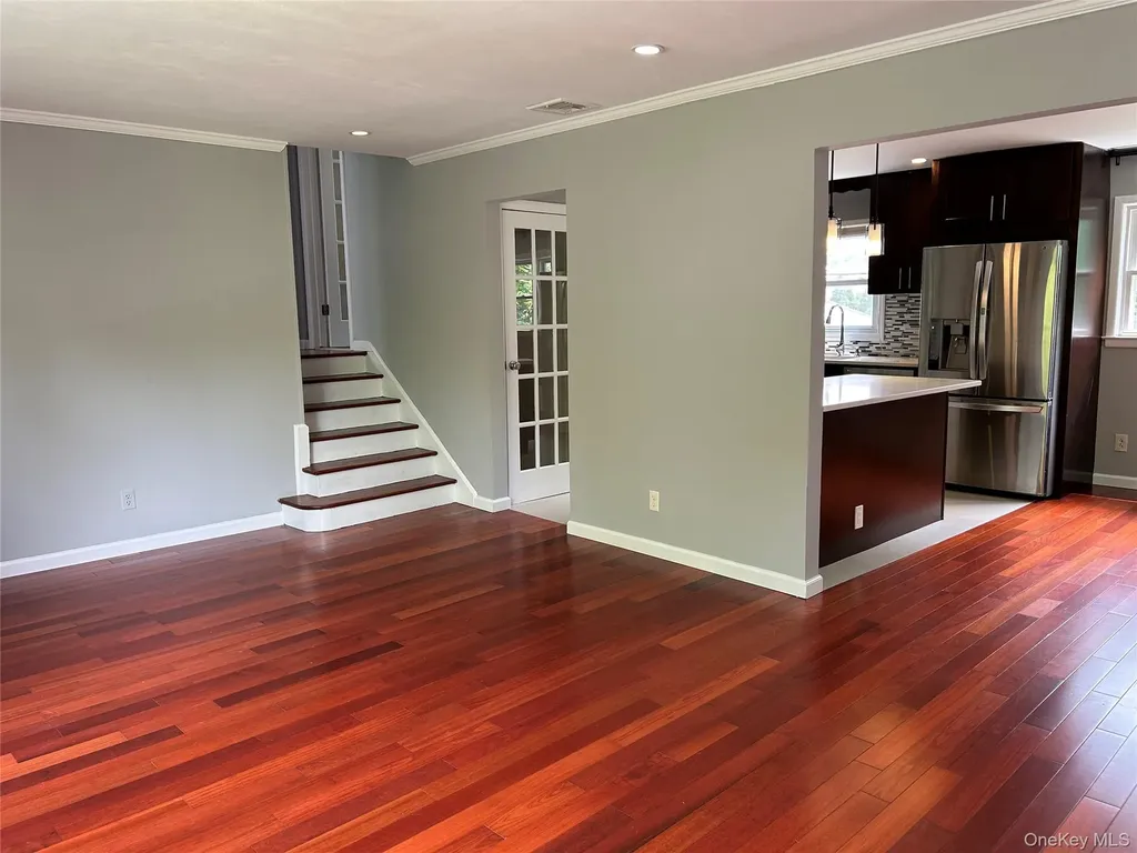 33 Ava Drive Syosset NY 11791