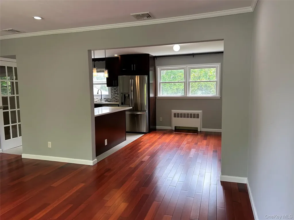 33 Ava Drive Syosset NY 11791