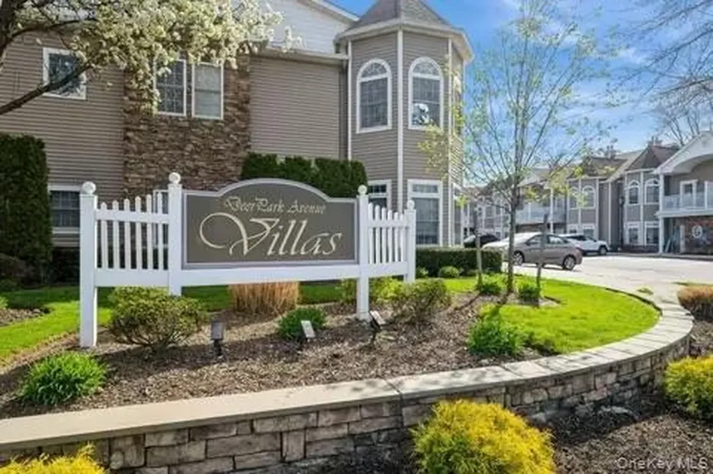 12 Jacqueline Way North Babylon NY 11703