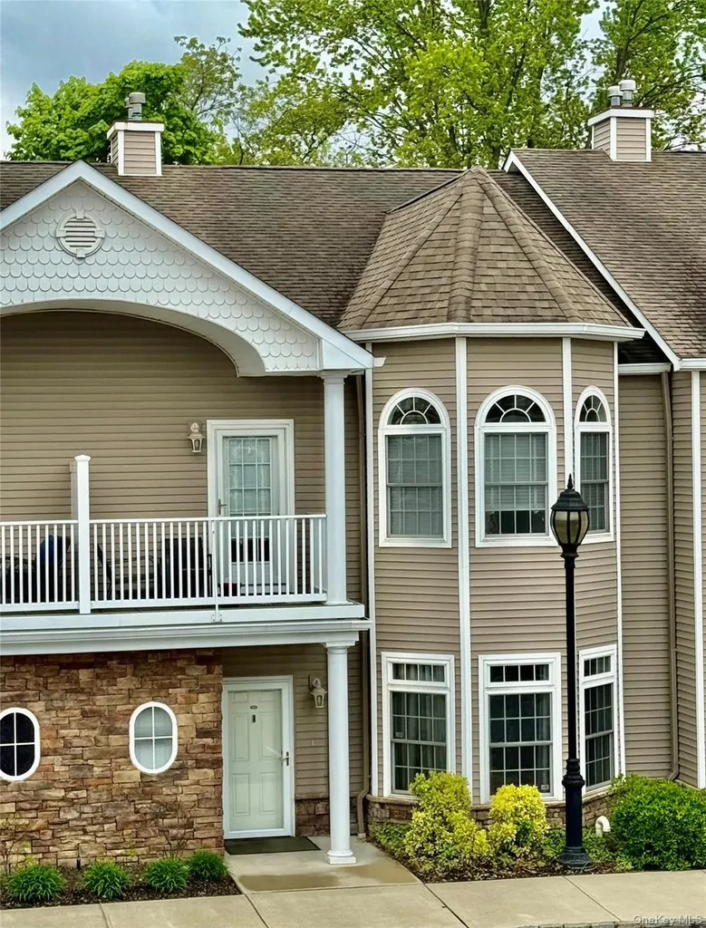 12 Jacqueline Way North Babylon NY 11703