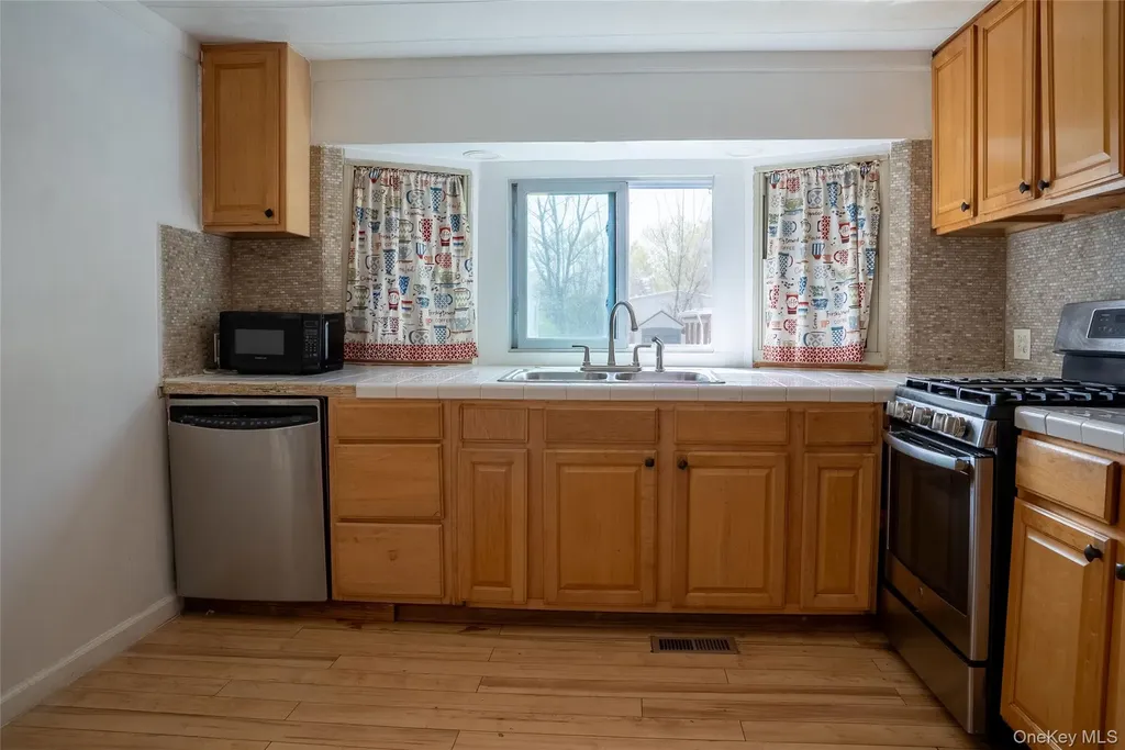 65 Minuteman Drive Islip NY 11716