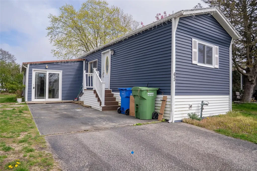65 Minuteman Drive Islip NY 11716