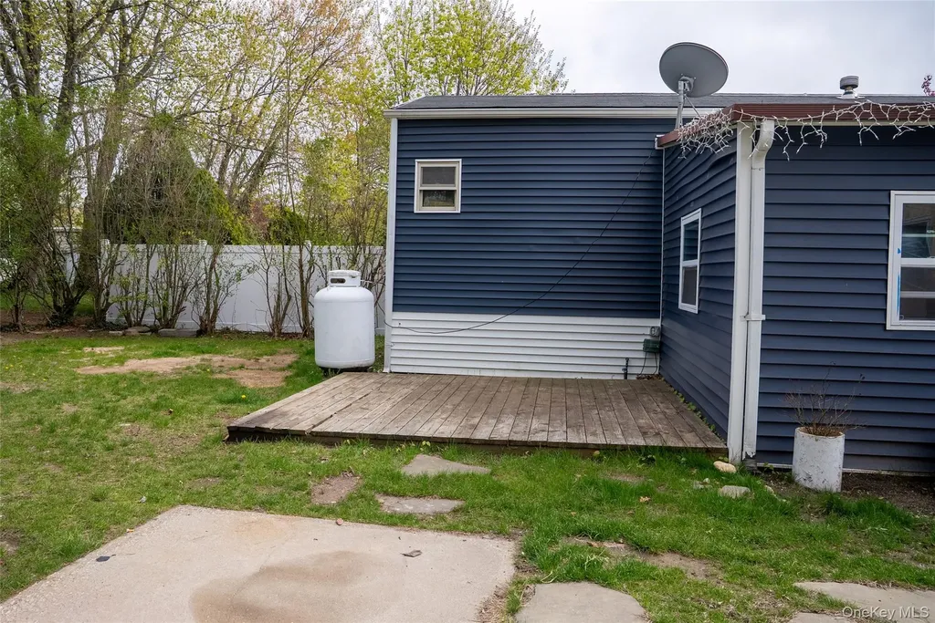 65 Minuteman Drive Islip NY 11716