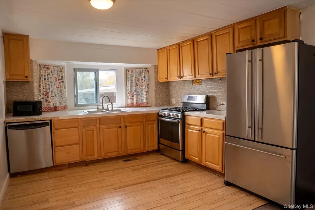 65 Minuteman Drive Islip NY 11716