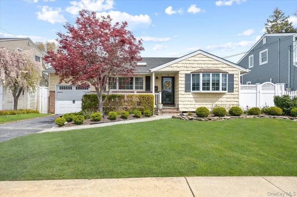 12 W Orlando Street Massapequa NY 11758