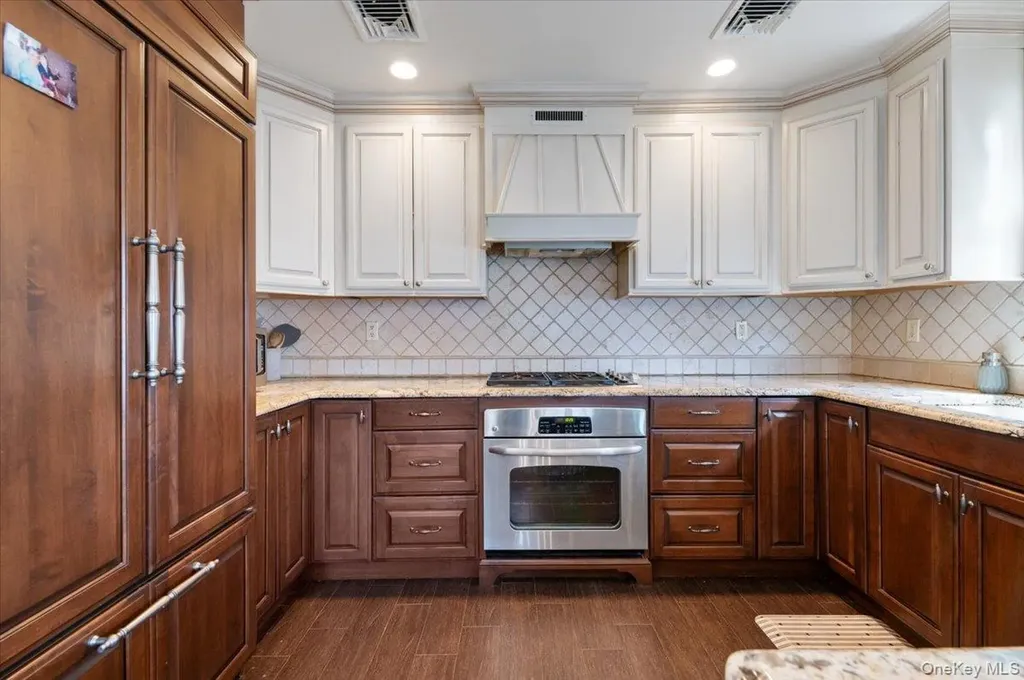 12 W Orlando Street Massapequa NY 11758