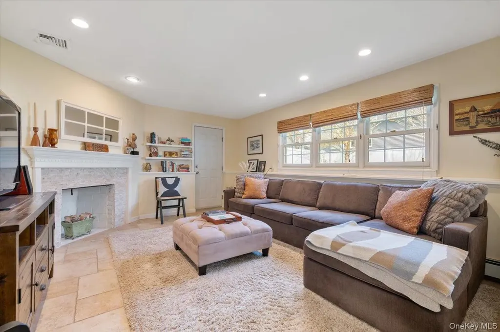 12 W Orlando Street Massapequa NY 11758