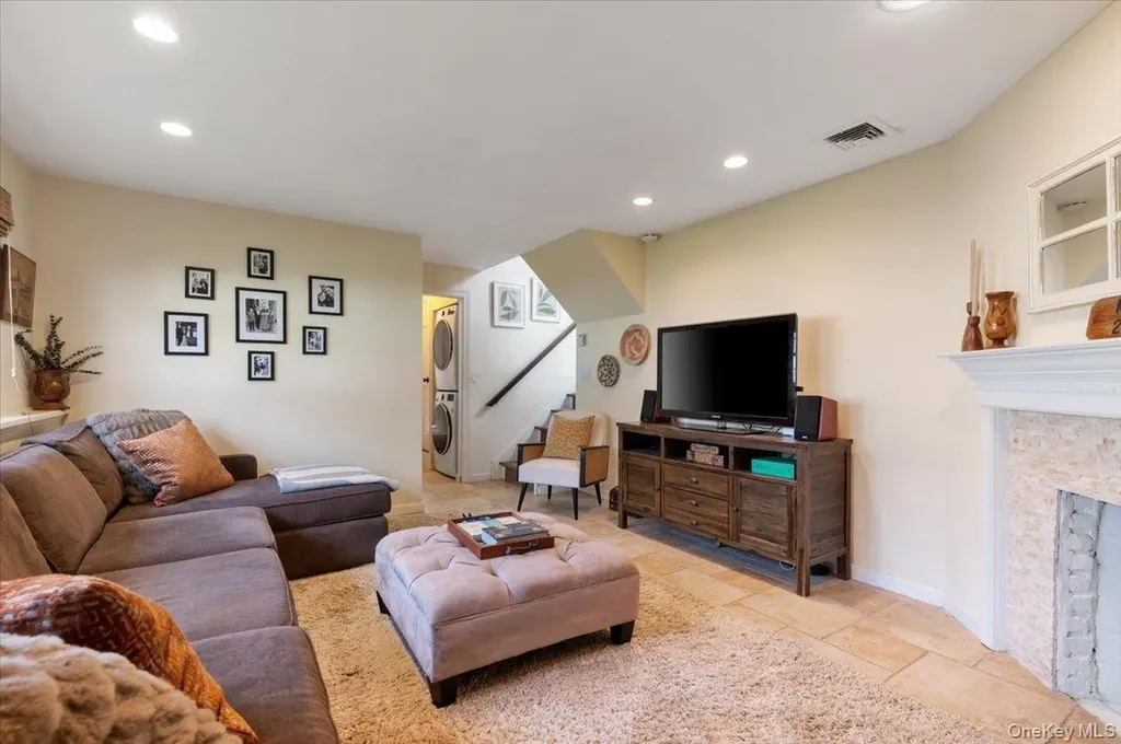 12 W Orlando Street Massapequa NY 11758