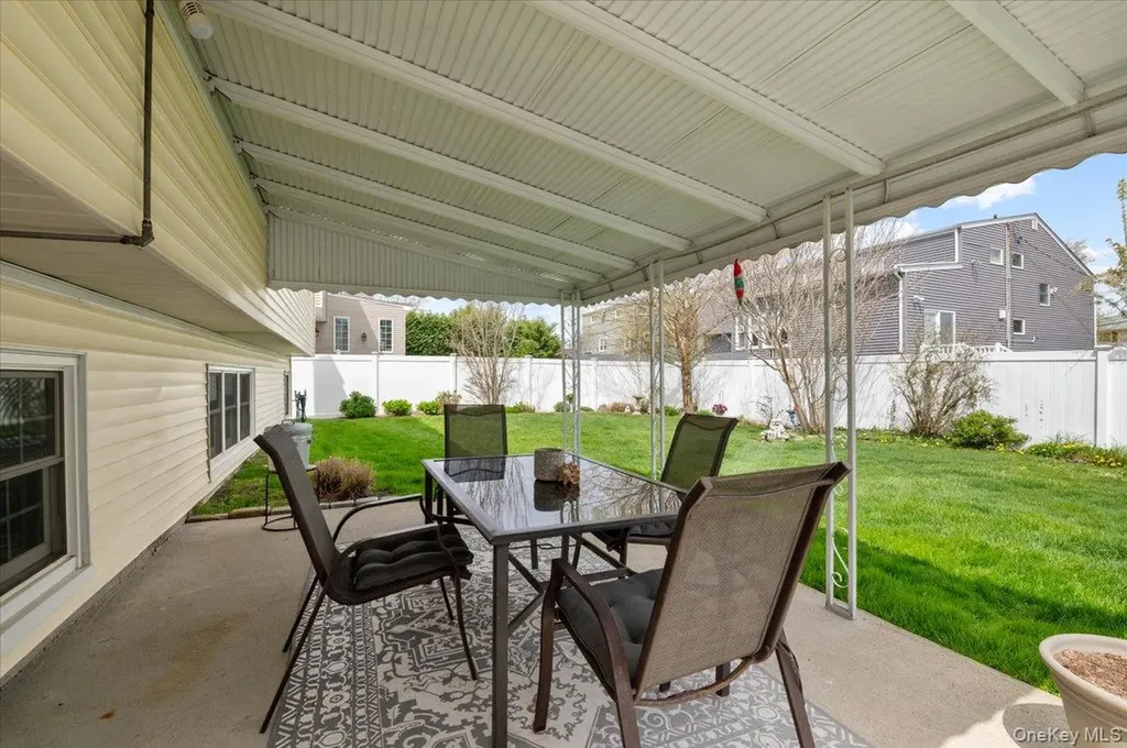 12 W Orlando Street Massapequa NY 11758