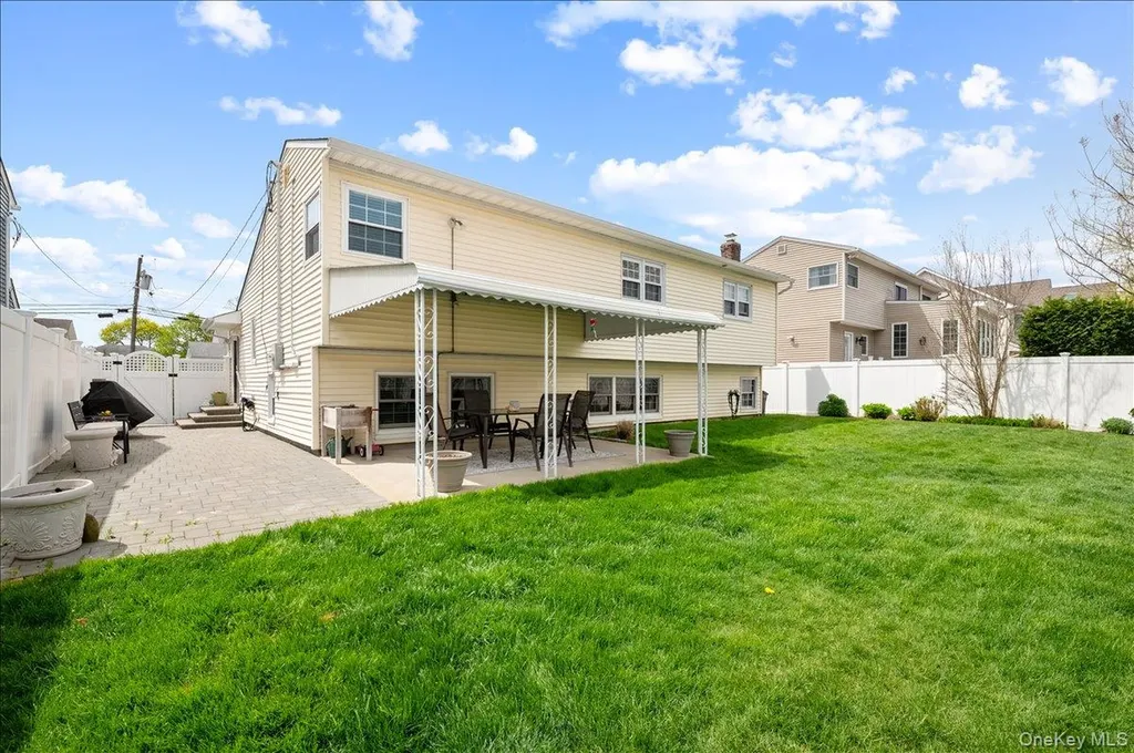 12 W Orlando Street Massapequa NY 11758
