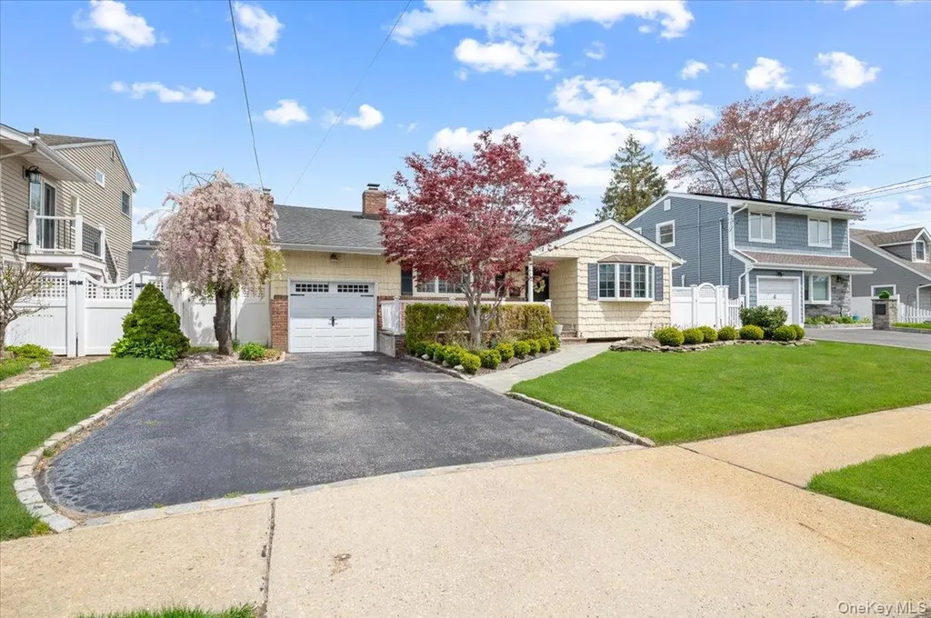 12 W Orlando Street Massapequa NY 11758