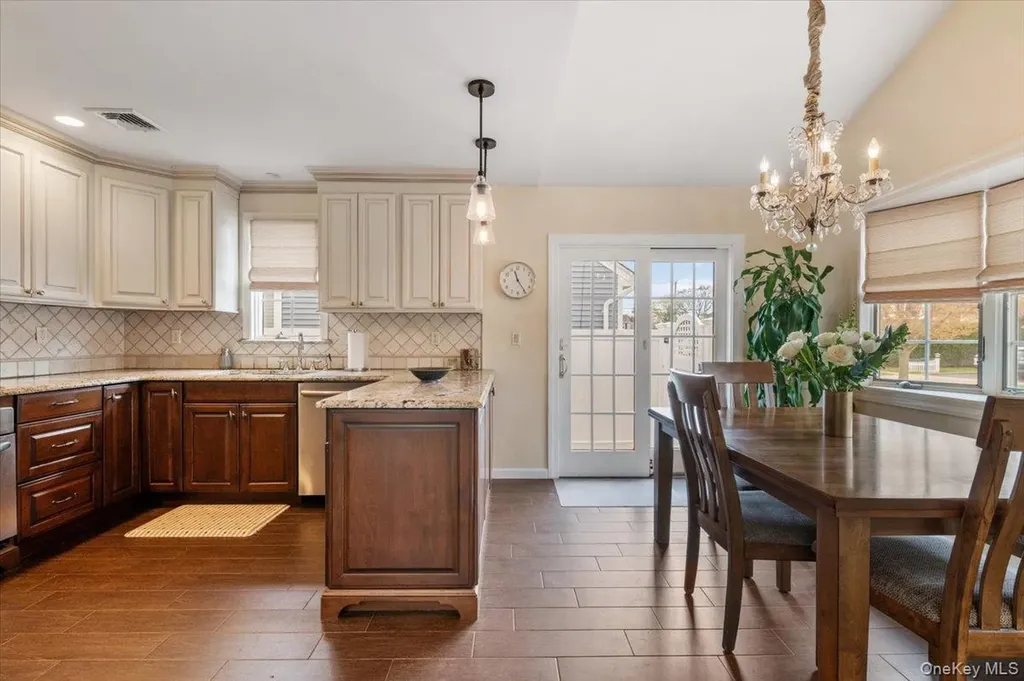 12 W Orlando Street Massapequa NY 11758