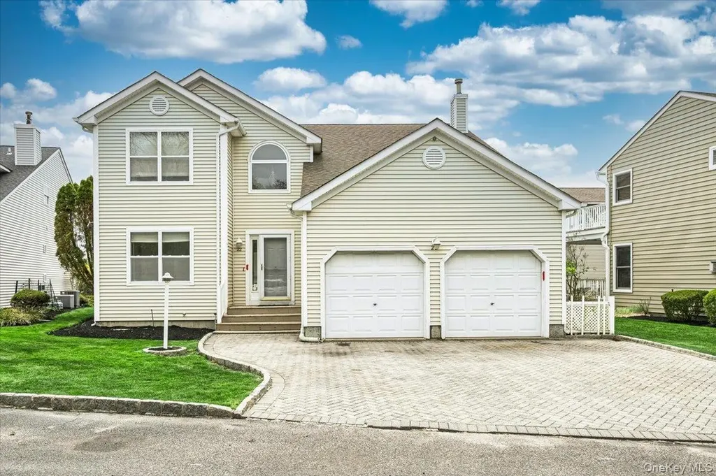 22 Spinnaker Lane East Patchogue NY 11772