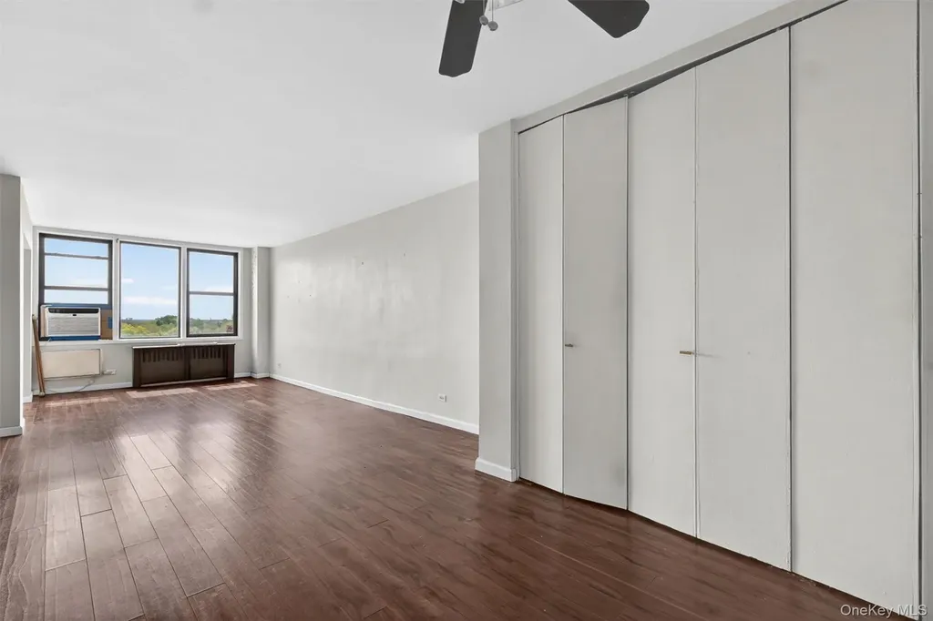 3121 Middletown Road Bronx NY 10461
