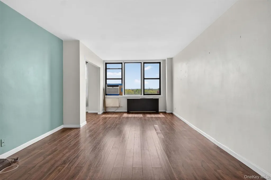 3121 Middletown Road Bronx NY 10461